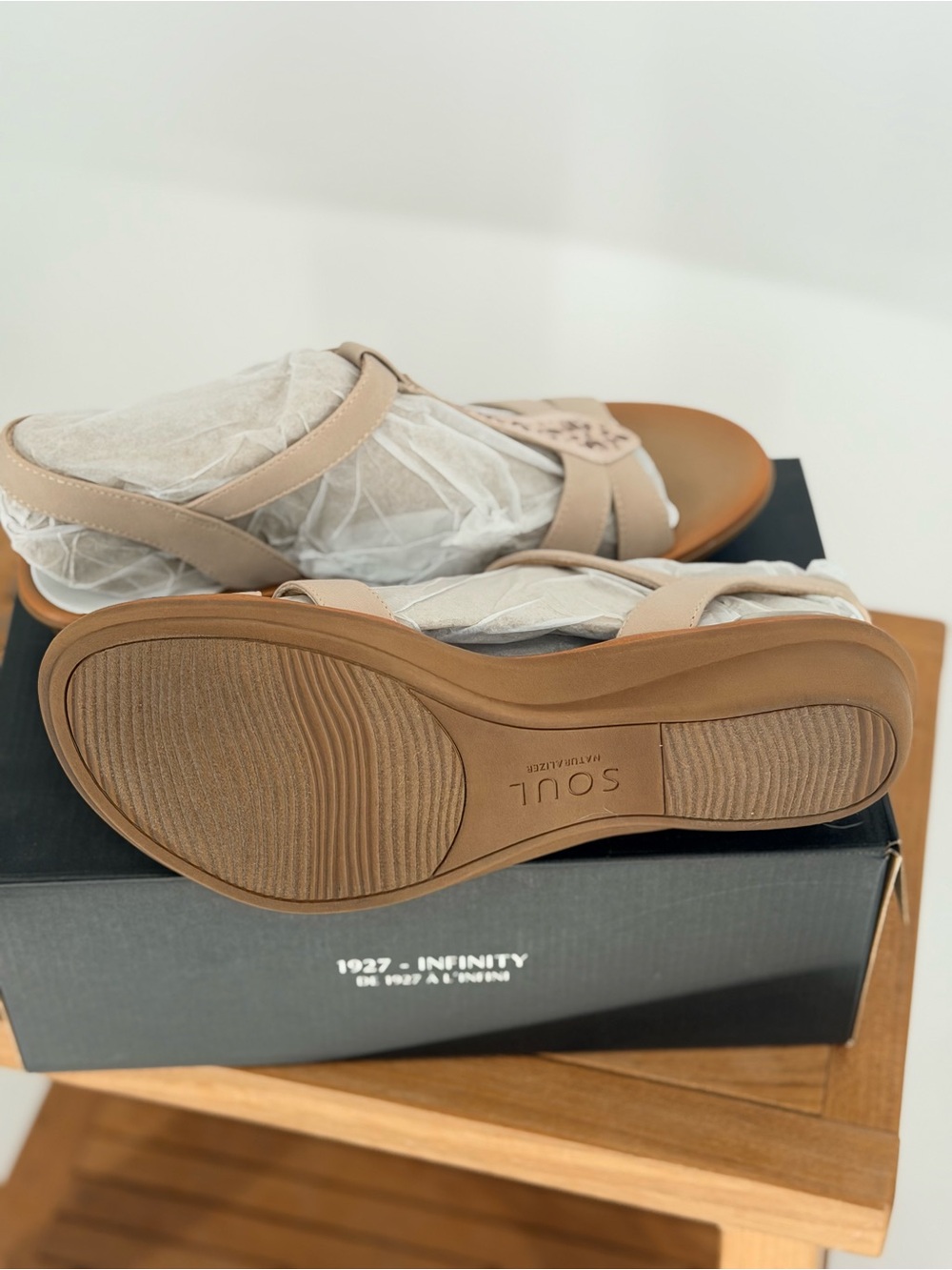New Naturalizer women’s summer porcelain smoo Sandals size 11M - Picture 3 of 4